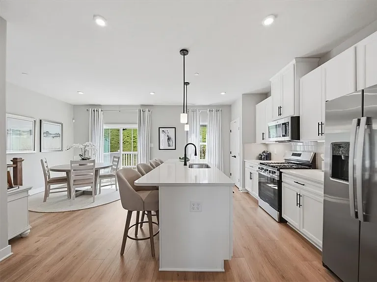 201 Yellowwood Ct — Photo 6