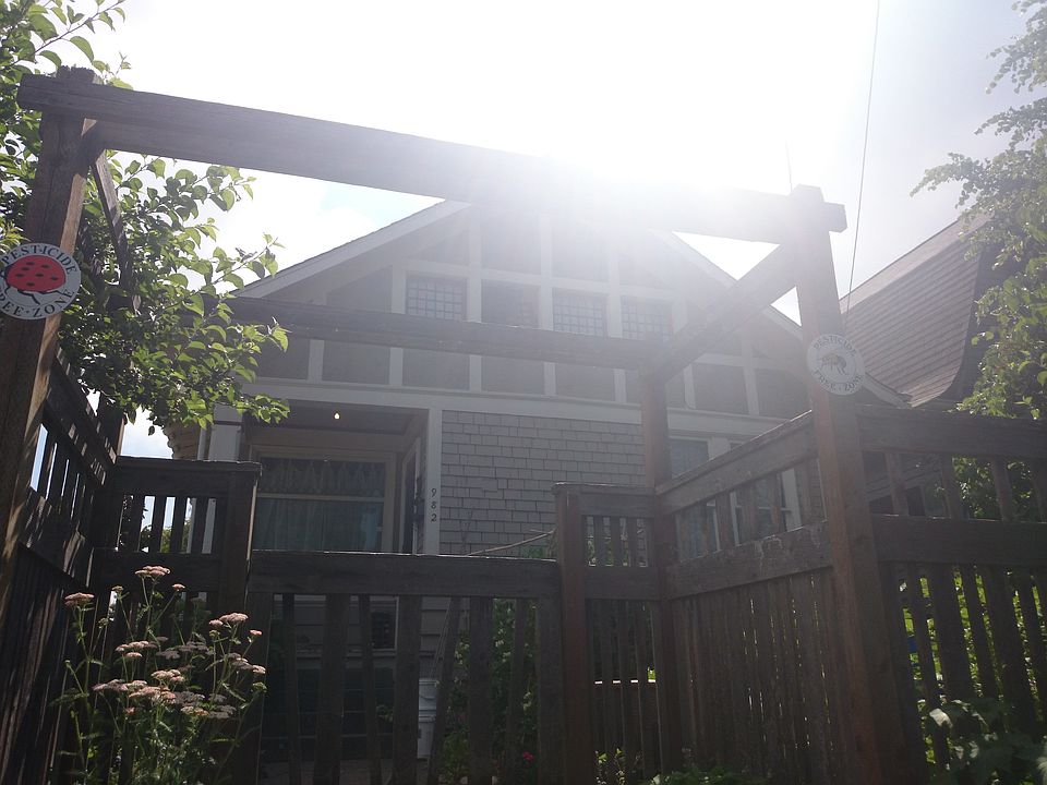 2nd image of 982 21st Ave