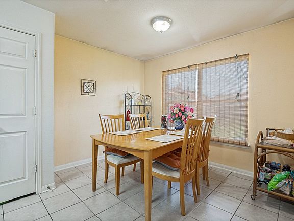 3rd image of 624 Noble Grove Ln