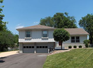 512 E Piatt Ln, Olathe, KS 66061