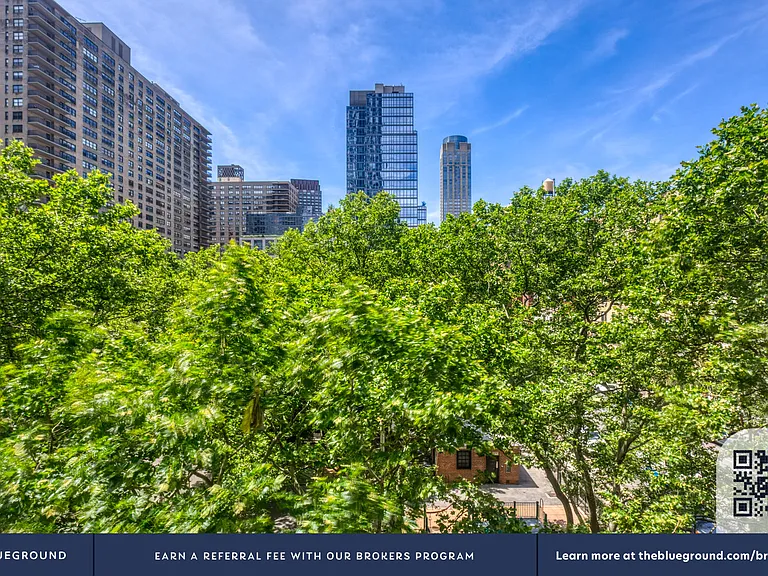 210 W 70th St #502 — Photo 4