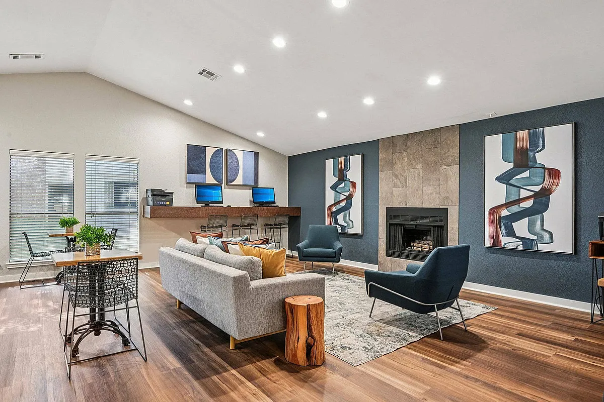 81-web-or-mls-Brown St-0310-903 copy - Bridgepoint