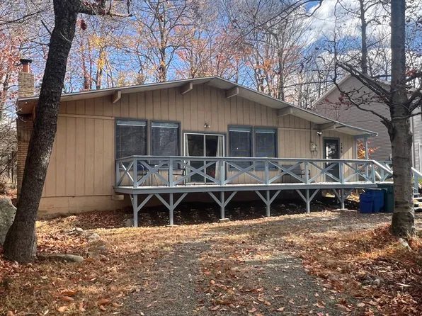5048 Melrose Dr, Tobyhanna, PA 18466