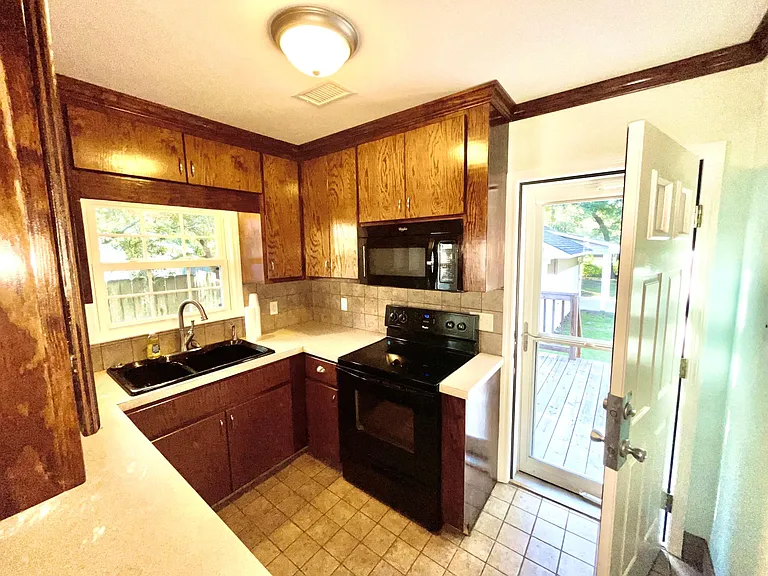 4317 Old Park Rd — Photo 6