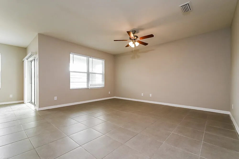 3 bed, 2.0 bath, 1651 sqft, $2,260 — Photo 3