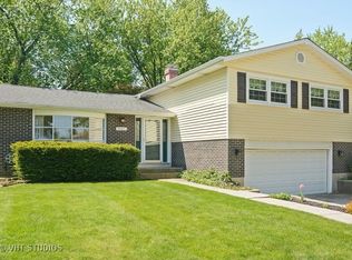 1827 E Cree Ln, Mount Prospect, IL
