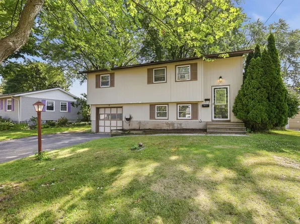 210 Floradale Rd, Liverpool, NY 13088