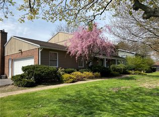 5173 Armor Duells Rd, Orchard Park, NY 14127