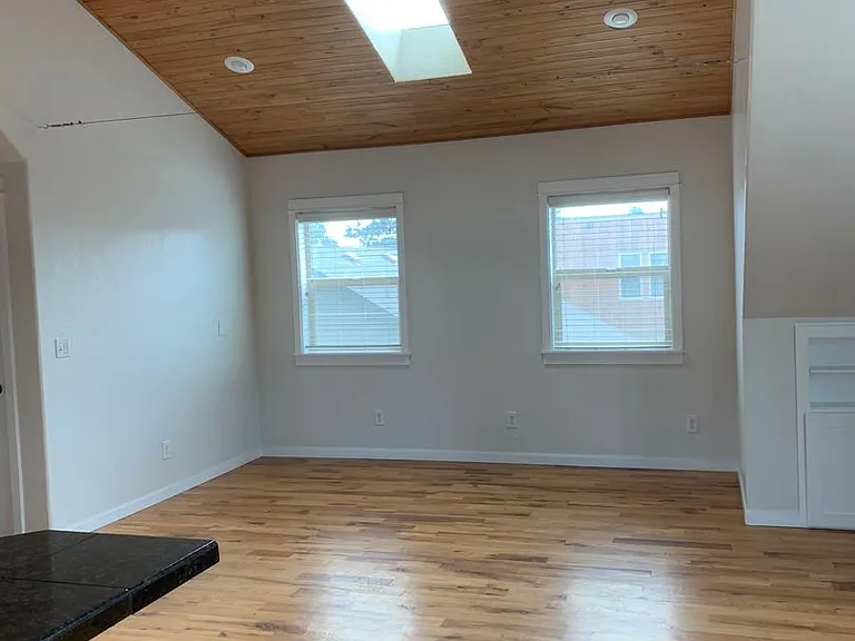 1347 Albany Ave — Photo 4
