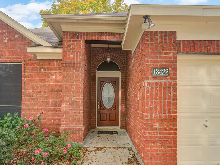 18422 Auburn Woods Dr — Photo 3