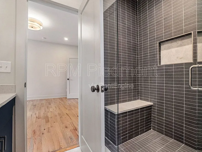 1081 Hill St SE #B — Photo 22