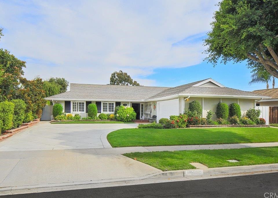 1st image of 1136 Pembroke Ln