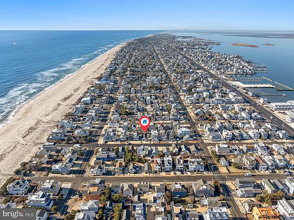 2nd image of 116 E 28th St