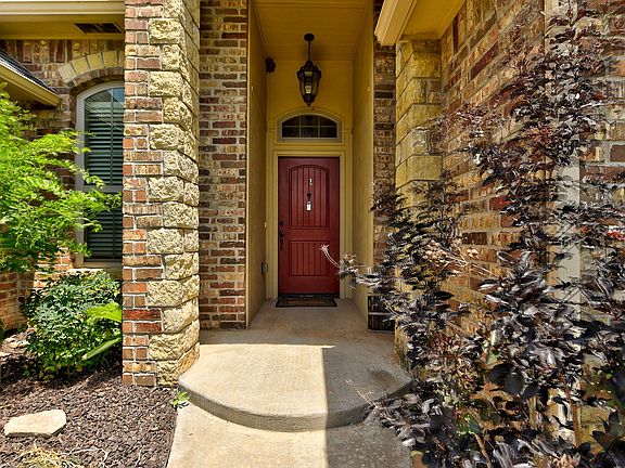 2nd image of 301 SW 170th St