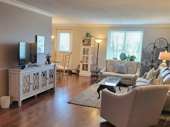 135 Post Avenue #3C, Westbury, NY 11590