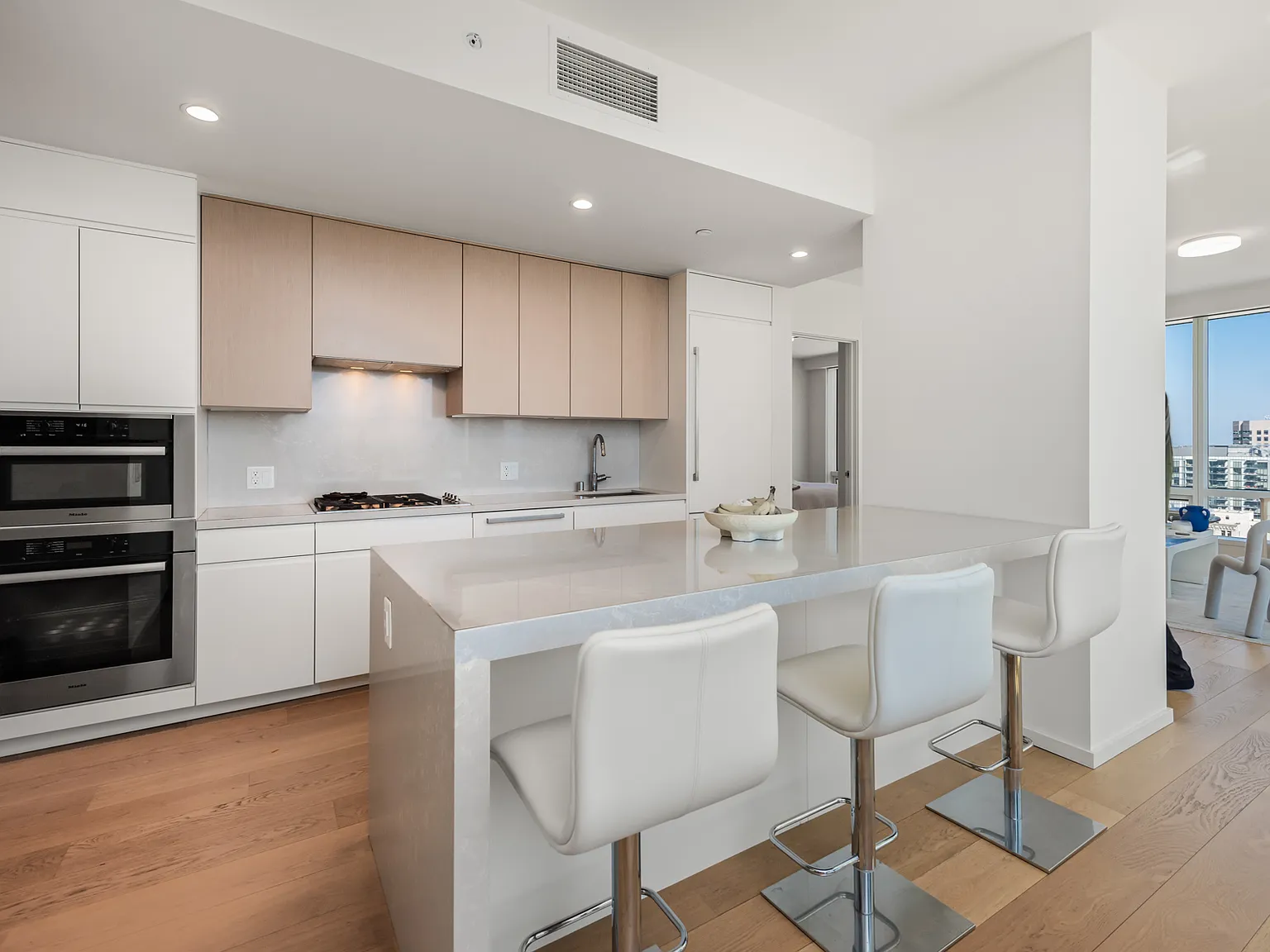 2 bed, 1429 sqft, $6,000 — Photo 3