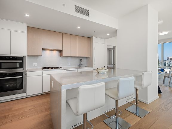 3rd image of 877 Francisco St APT 2709