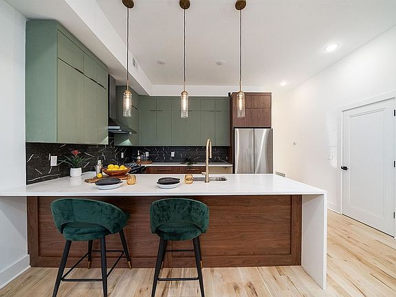 5th image of 374 Princeton Ave #1