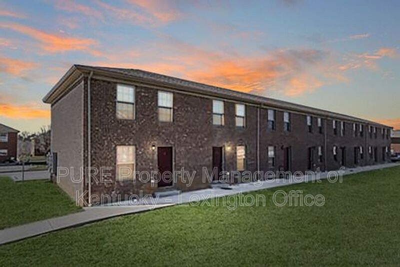 1st image of 1006 Whipporwill Dr APT 4