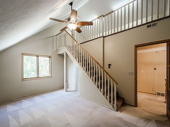 Large Loft in 2nd Bedroom Up