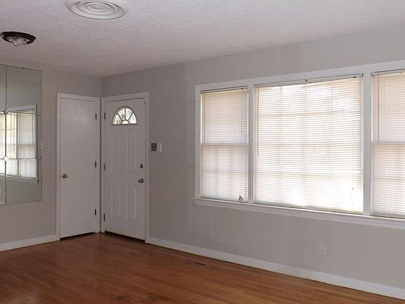 2nd image of 900 Franklin St