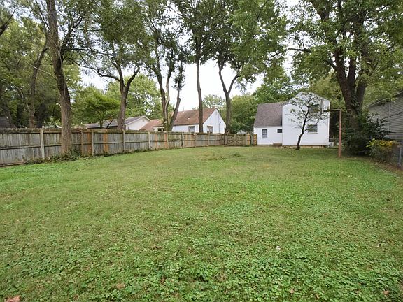 3rd image of 1047 S Crutcher Ave