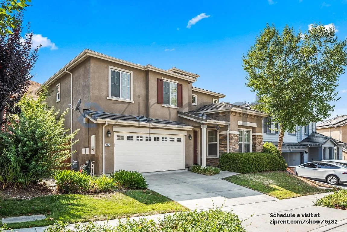 3 bed, 2.5 bath, 2197 sqft, $4,900 — Photo 2