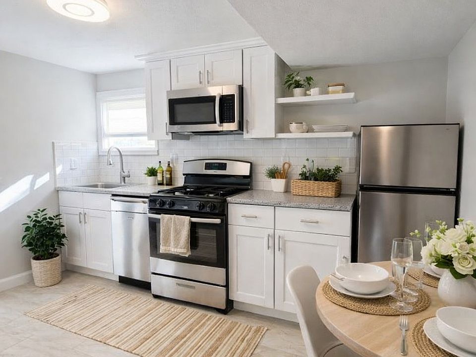 1st image of 40 Bourne St #4