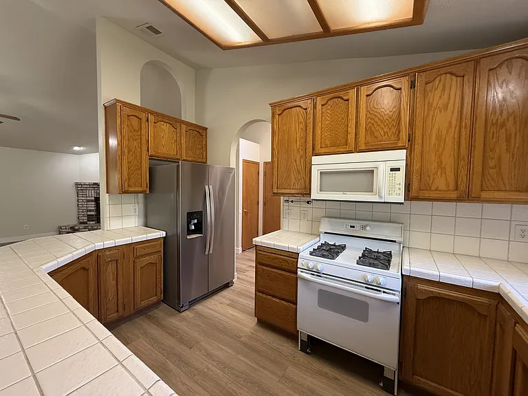 1609 W 8th Ave — Photo 4