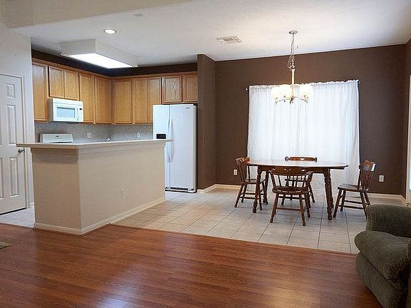 Kitchen / Dining area
