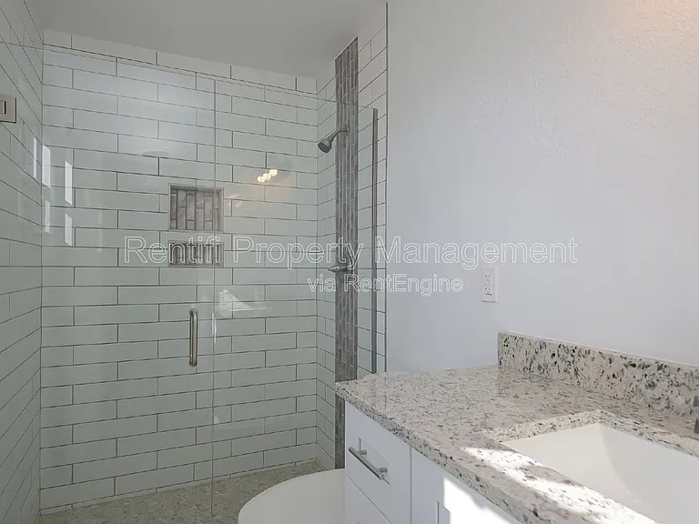 1322 Miramar St #2 — Photo 21