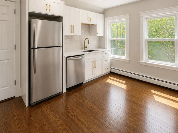 206 Quaker Ln S #3, West Hartford, CT 06119