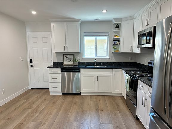 Kitchen with backdoor with access to the backyard