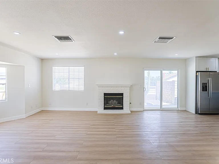 2452 E Brenda St — Photo 6