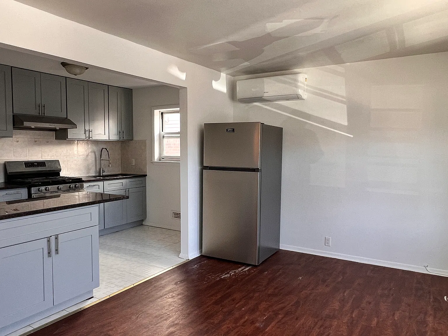 3 bed, 1.5 bath, 1184 sqft, $3,000 — Photo 4