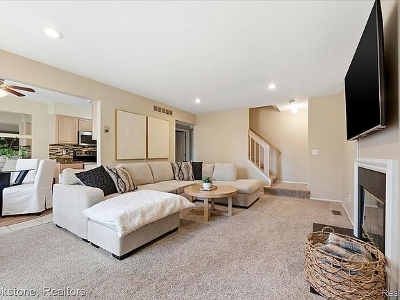 4th image of 110 Pine Tree Ridge Dr Unit 3