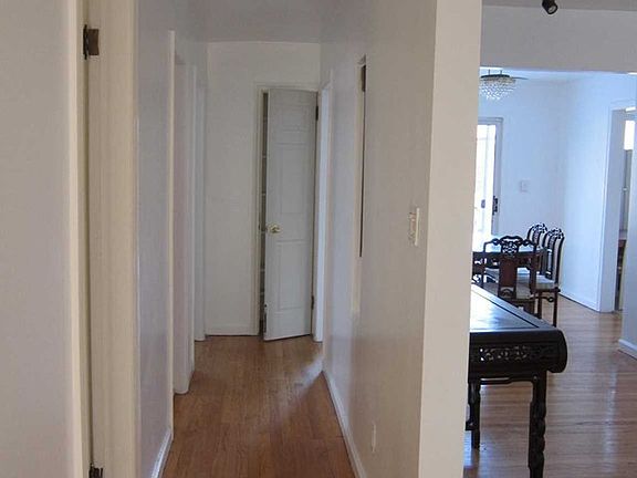 4th image of 259 Tremont Ave