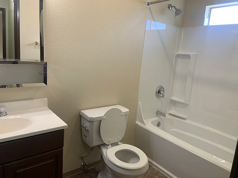 Parkwood Apartments — Photo 8