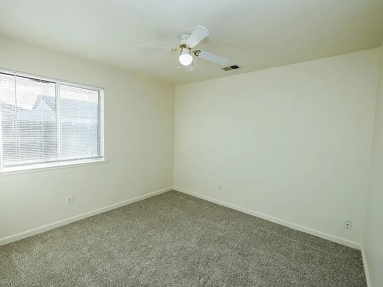 2012 Spring Ln — Photo 16