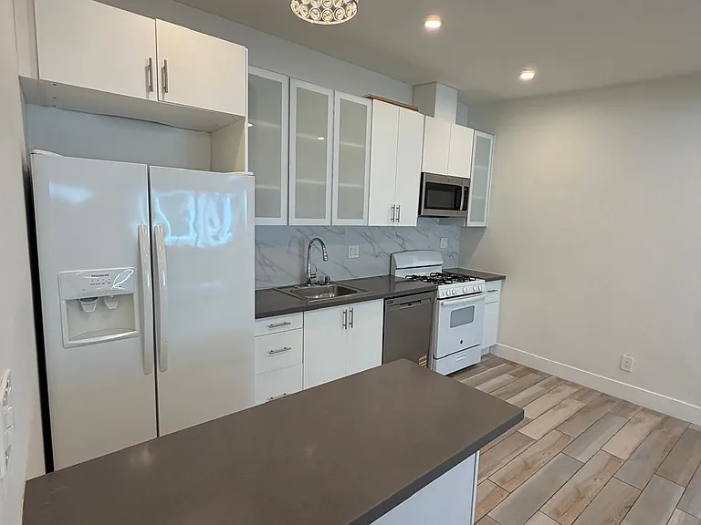 1402 San Juan St — Photo 5