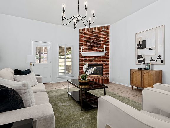 4th image of 444 Dove Ln