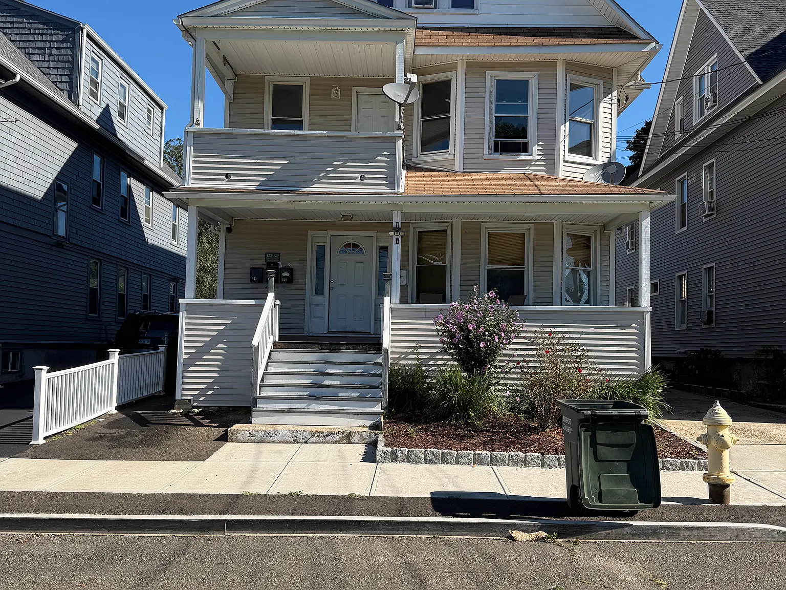 2 bed, 127 sqft, $2,000 — Photo 1