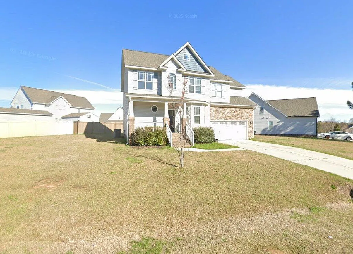 4 bed, 2152 sqft, $2,500 — Photo 1