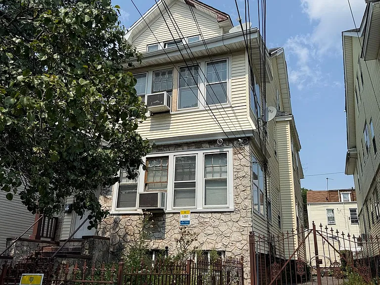 189 Shephard Ave #2 — Photo 3