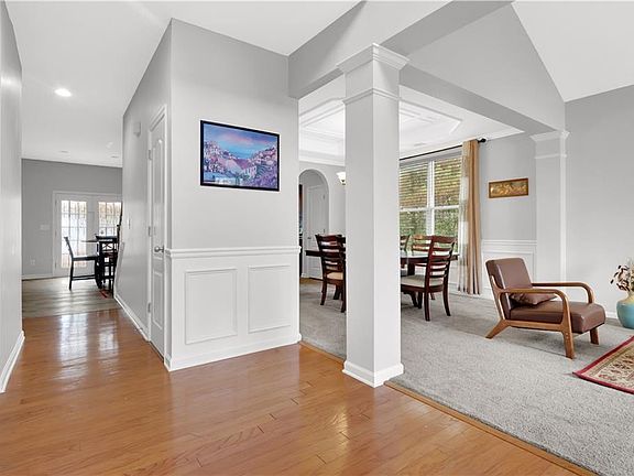3rd image of 660 Simonton Crest Dr