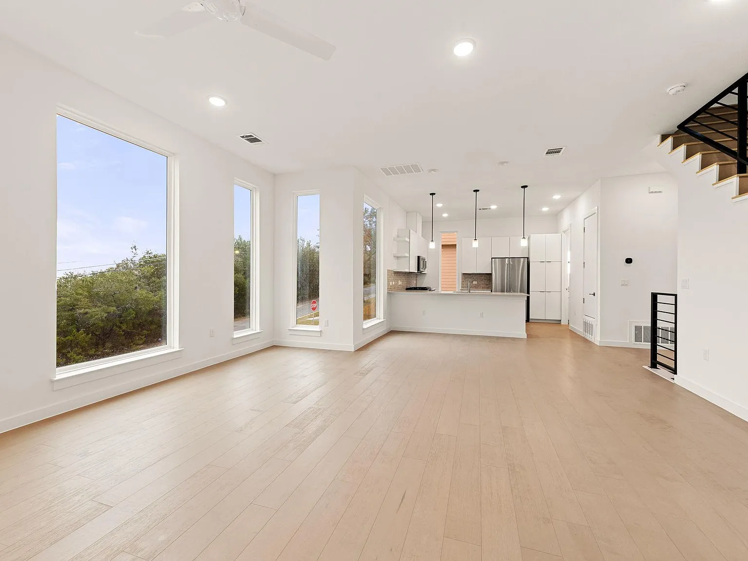 3 bed, 3.5 bath, 1780 sqft, $3,215 — Photo 3