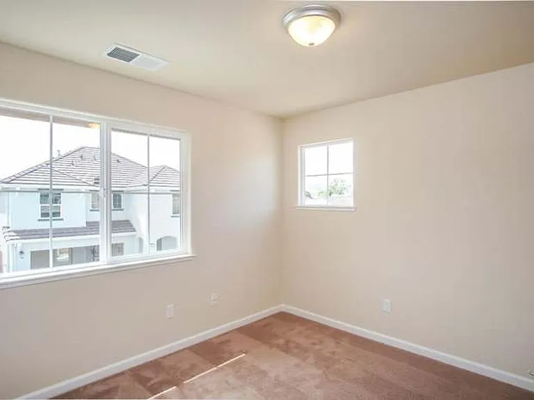 290 Slate Ave — Photo 15