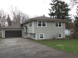 1105 Violet Dr, McHenry, IL 60051