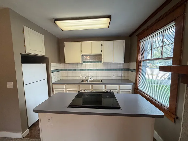 927 South Adams Apartments — Photo 7