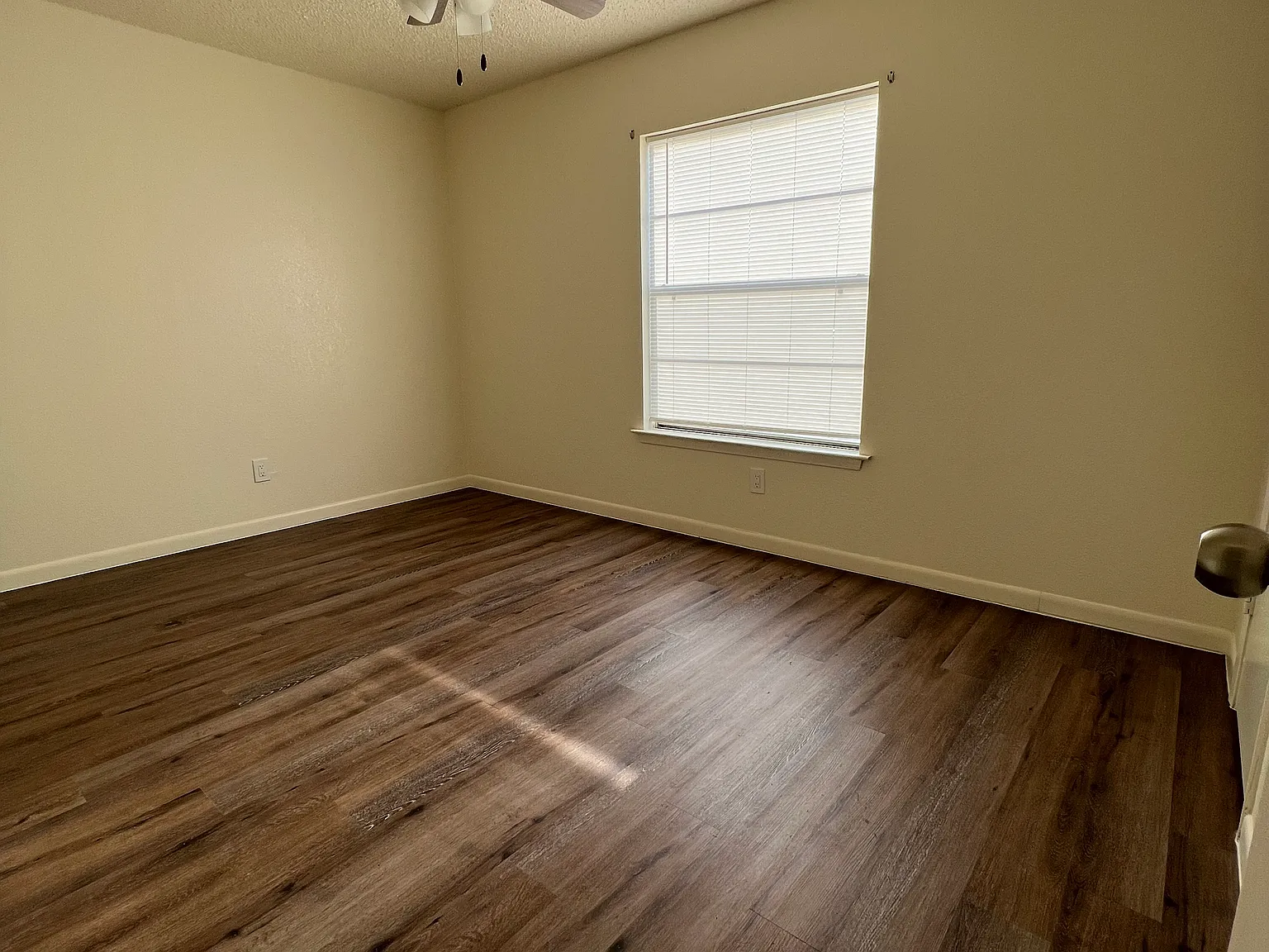 1702 Kirk Ave — Photo 1